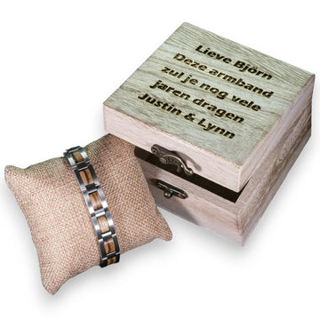 Personal wooden packaging + own text
