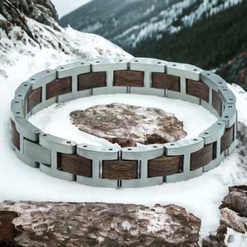 Kangchenjunga (Walnuss + Edelstahl) – Holzarmband