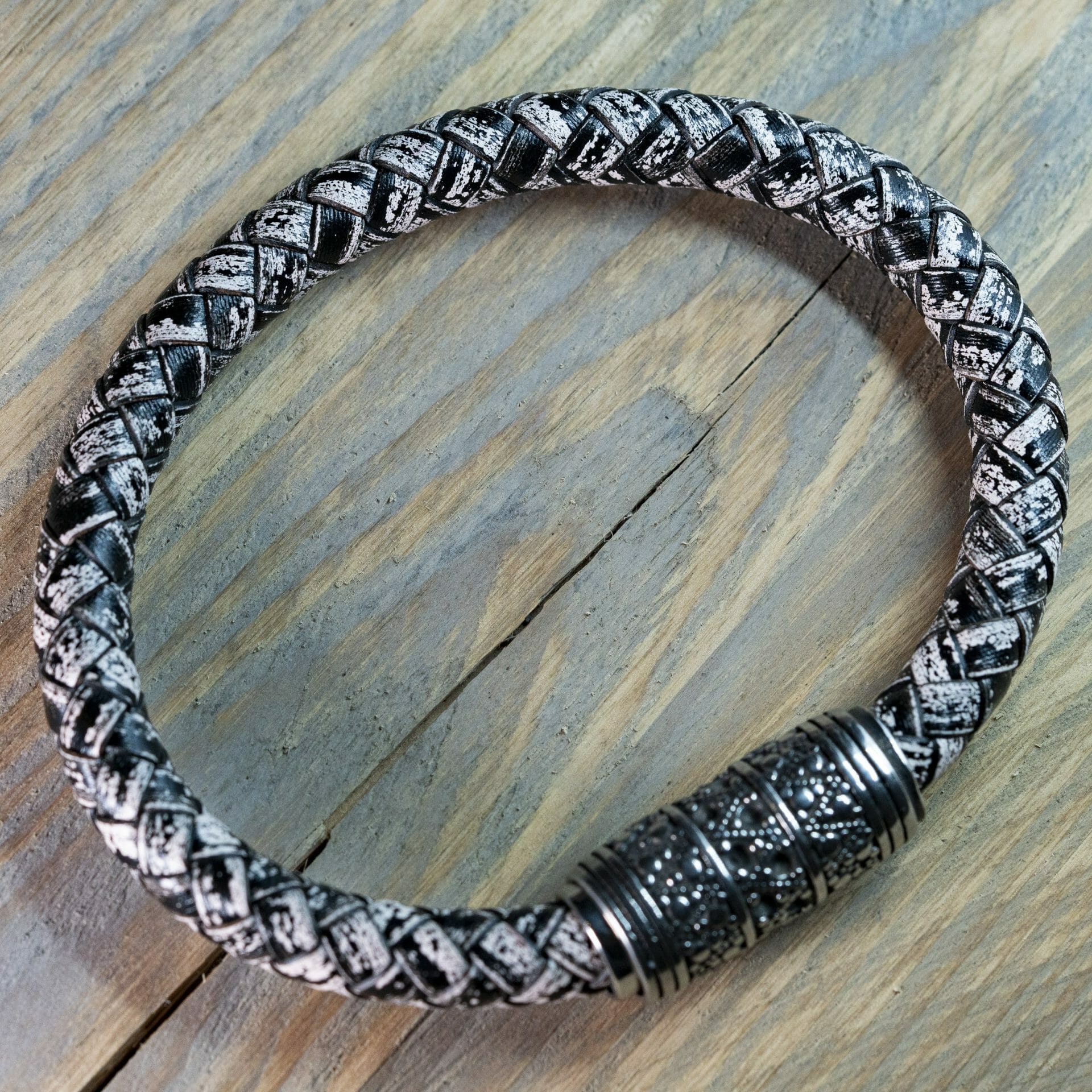 Witte armbanden