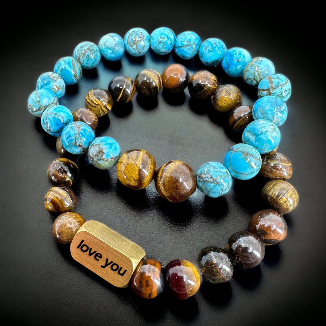 Set aus Armbändern mit Tigeraugen und afrikanischen Jaspisperlen