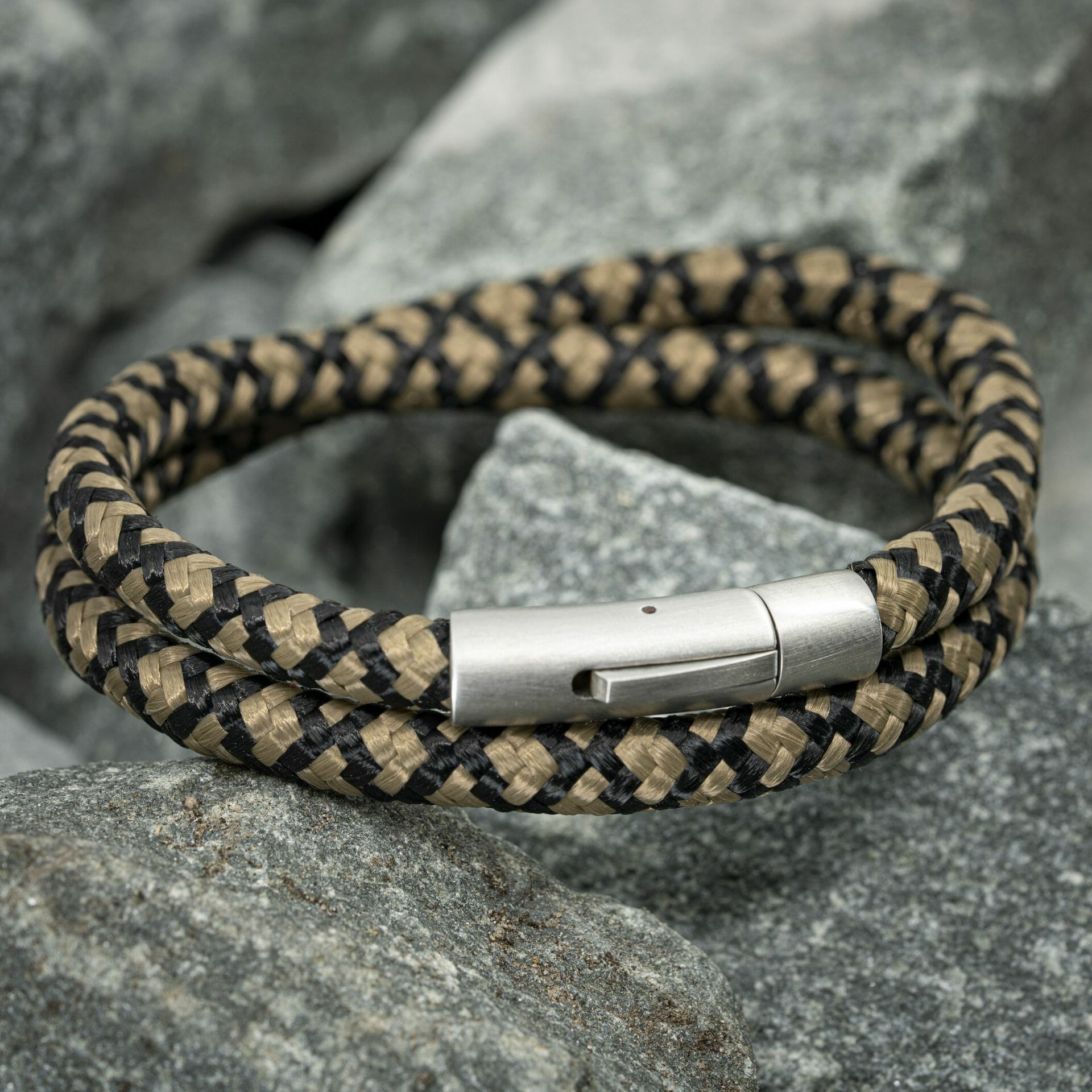Druckgliederarmband - Schwarz / beiges Seil