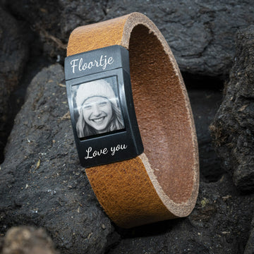 Foto auf Armband Love You – <b>Cognacfarbenes</b> Lederarmband mit Fotogravur
