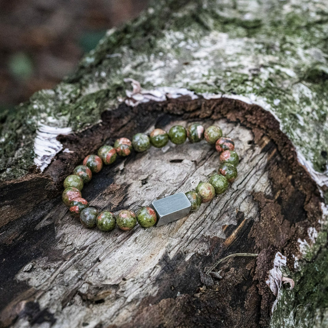 Armband aus Perlen im „Unakite Rock“-Schliff