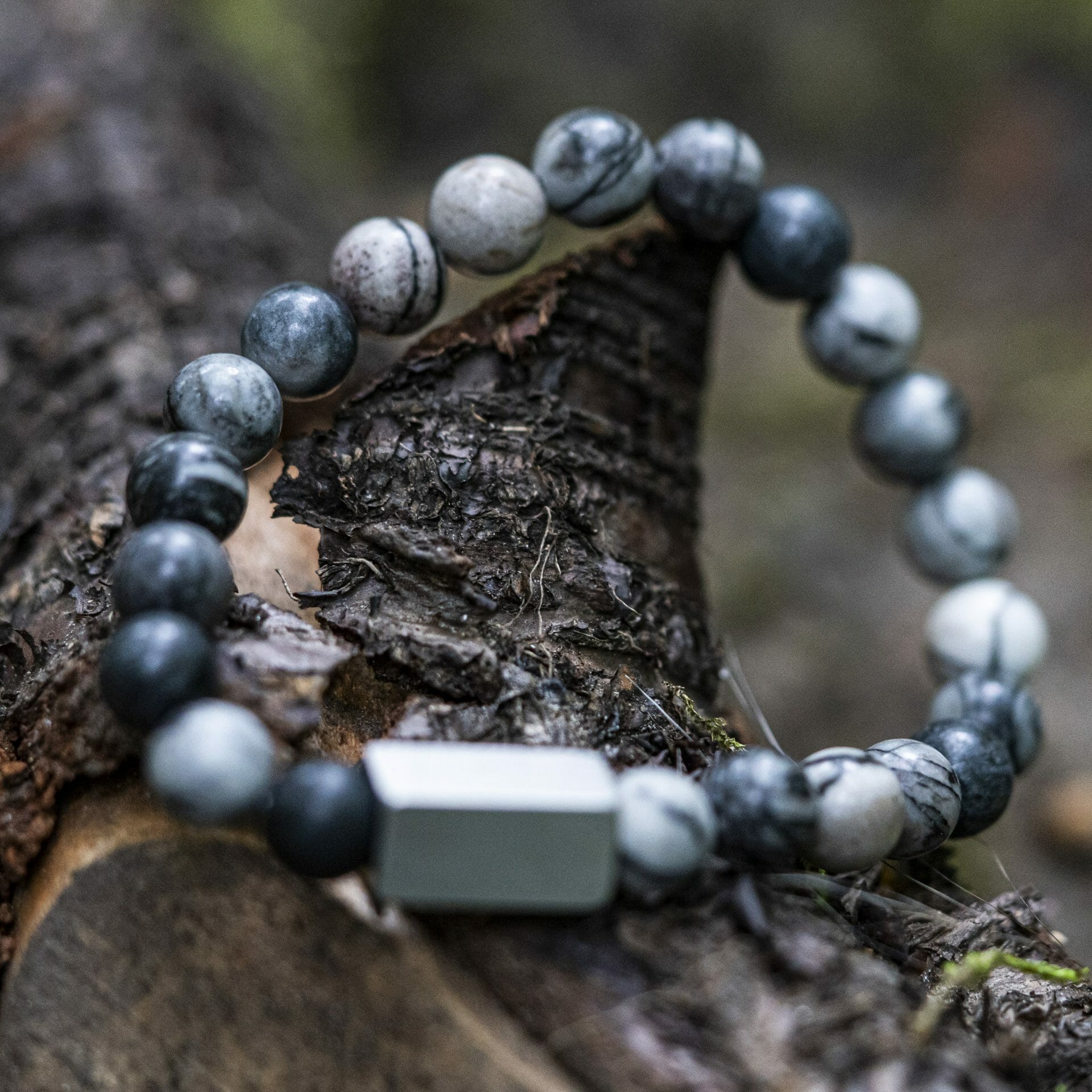 Schwarzer Seidenstein – Armband aus Natursteinperlen
