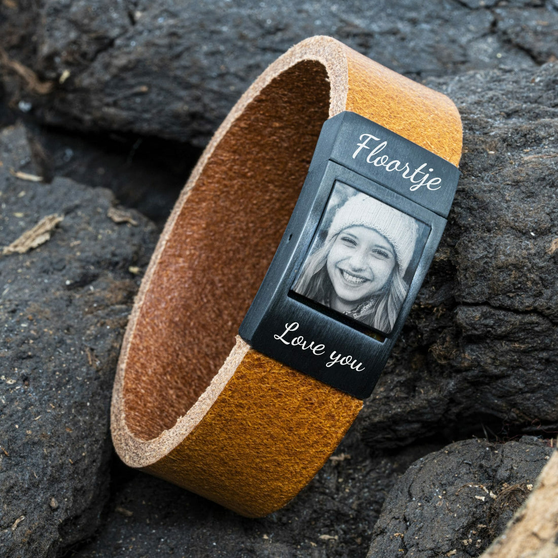 Foto auf Armband Love You – <b>Cognacfarbenes</b> Lederarmband mit Fotogravur