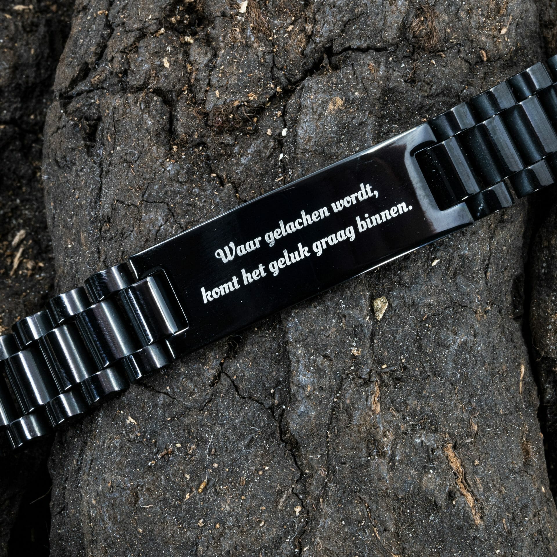 Schwarzes mehrgliedriges Armband + eigene Textgravur