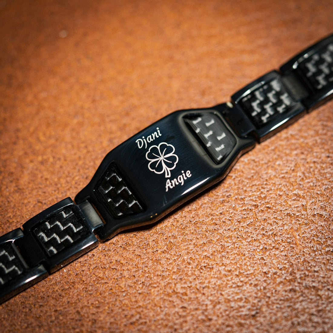 Magnetarmband - Black Carbon + eigener Text oder Symbol