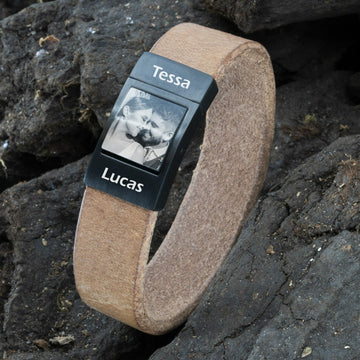 Fotoarmband mit eigenem Namen und Fotogravur - <b>Beiges</b> Lederarmband