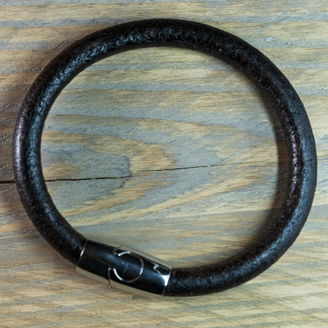 Rundes Wikinger-Armband aus schwarzem Leder – Schweden