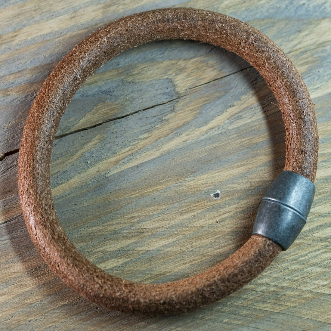 Robustes Wikingerarmband - rundes hellbraunes Lederarmband 8mm