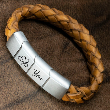 Geflochtenes Armband mit 4 Namen – hellbraunes Leder